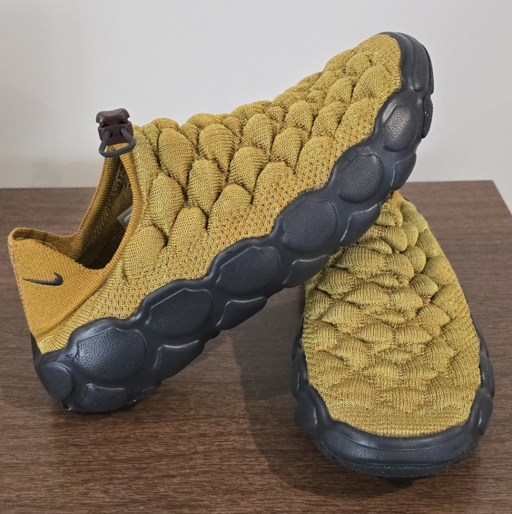 Nike FlyKnit Sneakers
